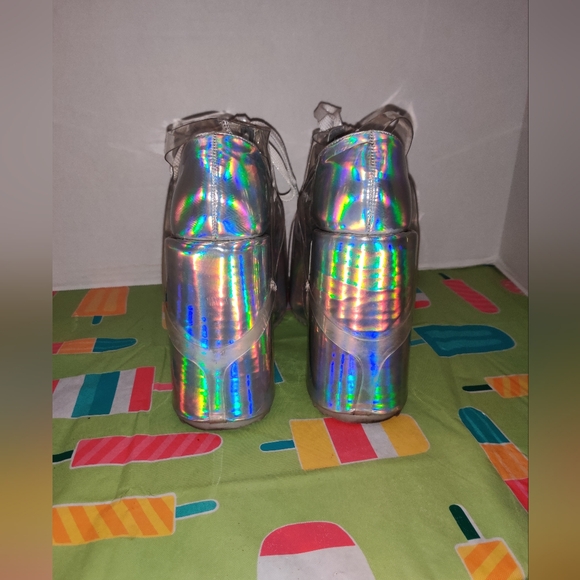 Shoes - Picture 4 of 8